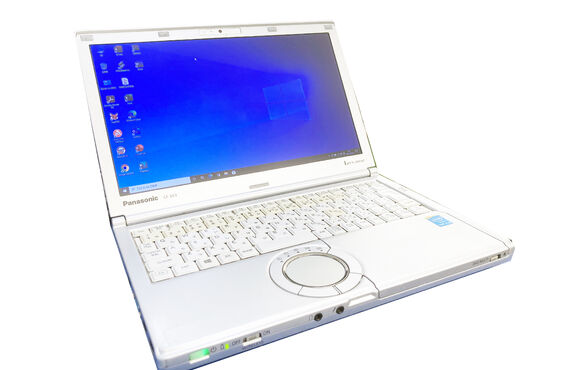 オールインワン型の中古ノートPC販売しました。